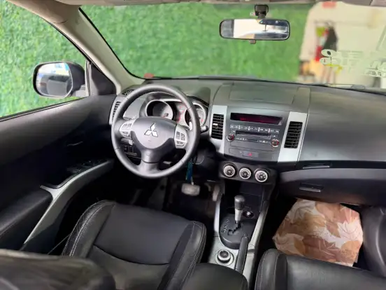 MITSUBISHI-OUTLANDER-2008