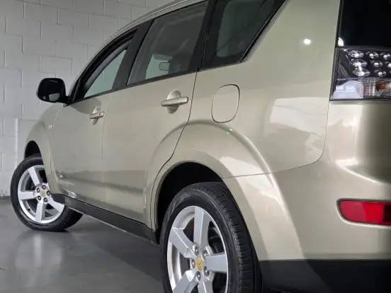 MITSUBISHI-OUTLANDER-2007