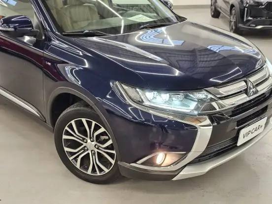 MITSUBISHI-OUTLANDER-3.0 GT 4X4 V6 24V GASOLINA 4P AUTOMÁTICO MITSUBISHI-OUTLANDER-2017