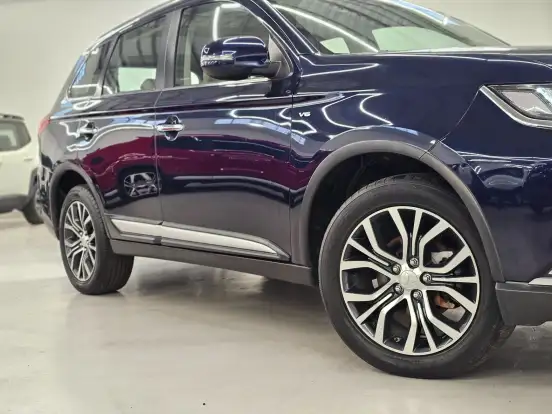 MITSUBISHI-OUTLANDER-3.0 GT 4X4 V6 24V GASOLINA 4P AUTOMÁTICO MITSUBISHI-OUTLANDER-2017