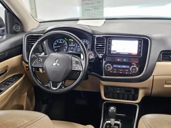 MITSUBISHI-OUTLANDER-2017
