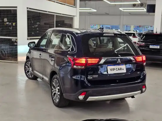 MITSUBISHI-OUTLANDER-3.0 GT 4X4 V6 24V GASOLINA 4P AUTOMÁTICO MITSUBISHI-OUTLANDER-2017