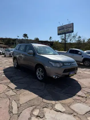 MITSUBISHI OUTLANDER 3.0 GT 4X4 V6 24V GASOLINA 4P AUTOMÁTICO