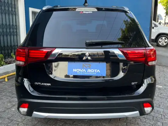 MITSUBISHI-OUTLANDER-3.0 GT 4X4 V6 24V GASOLINA 4P AUTOMÁTICO MITSUBISHI-OUTLANDER-2017