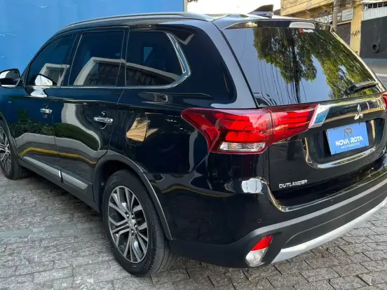 MITSUBISHI-OUTLANDER-3.0 GT 4X4 V6 24V GASOLINA 4P AUTOMÁTICO MITSUBISHI-OUTLANDER-2017