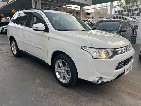 MITSUBISHI-OUTLANDER-2014