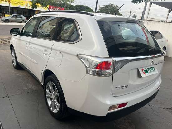 MITSUBISHI-OUTLANDER-3.0 GT 4X4 V6 24V GASOLINA 4P AUTOMÁTICO MITSUBISHI-OUTLANDER-2014
