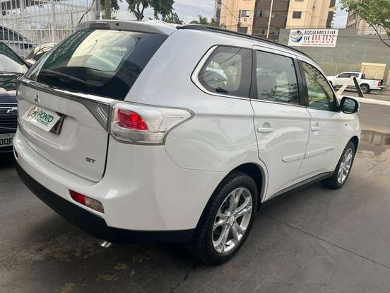MITSUBISHI-OUTLANDER-2014