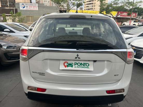 MITSUBISHI-OUTLANDER-2014