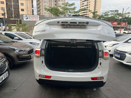 MITSUBISHI-OUTLANDER-2014