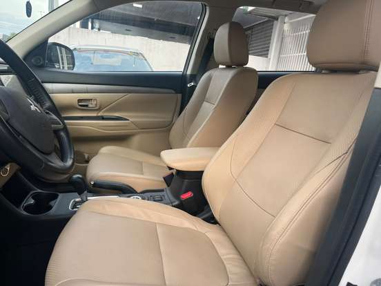 MITSUBISHI-OUTLANDER-2014