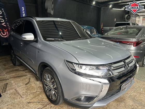 MITSUBISHI OUTLANDER 3.0 GT 4X4 V6 24V GASOLINA 4P AUTOMÁTICO