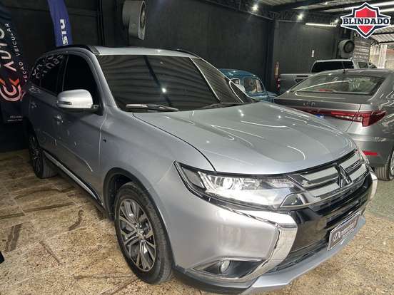 MITSUBISHI-OUTLANDER-3.0 GT 4X4 V6 24V GASOLINA 4P AUTOMÁTICO MITSUBISHI-OUTLANDER-2015
