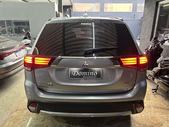 MITSUBISHI-OUTLANDER-3.0 GT 4X4 V6 24V GASOLINA 4P AUTOMÁTICO MITSUBISHI-OUTLANDER-2015