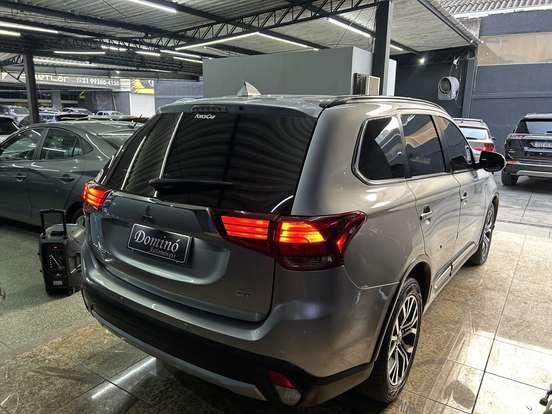 MITSUBISHI-OUTLANDER-2015
