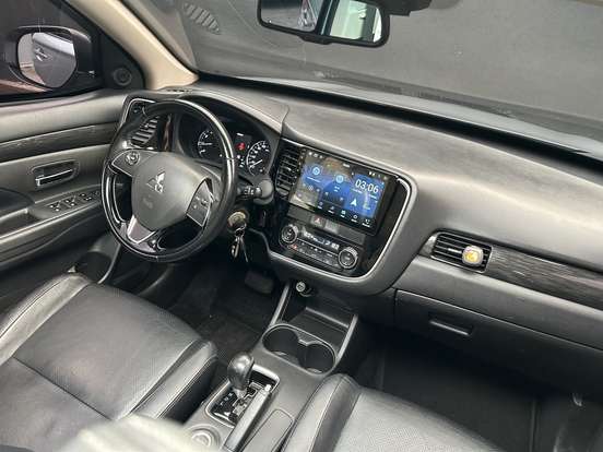 MITSUBISHI-OUTLANDER-3.0 GT 4X4 V6 24V GASOLINA 4P AUTOMÁTICO MITSUBISHI-OUTLANDER-2015