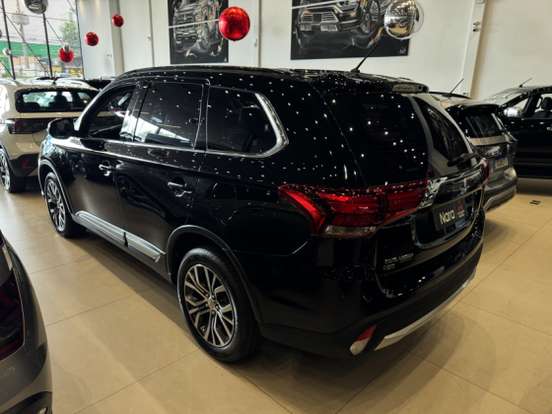 MITSUBISHI-OUTLANDER-3.0 GT 4X4 V6 24V GASOLINA 4P AUTOMÁTICO MITSUBISHI-OUTLANDER-2015