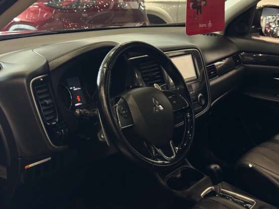 MITSUBISHI-OUTLANDER-2015