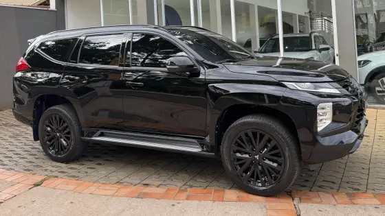 MITSUBISHI PAJERO SPORT 2.4 16V MIVEC TURBO DIESEL LEGEND BLACK AWD AUTOMÁTICO