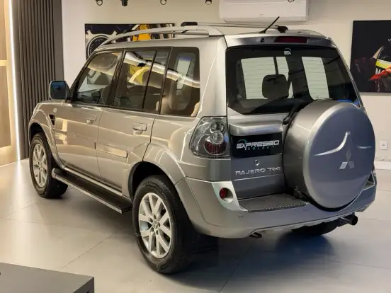 MITSUBISHI-PAJERO TR4-2011