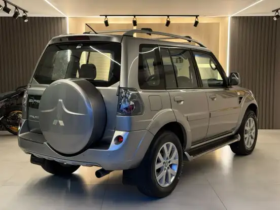 MITSUBISHI-PAJERO TR4-2.0 4X4 16V 140CV FLEX 4P AUTOMÁTICO MITSUBISHI-PAJERO TR4-2011