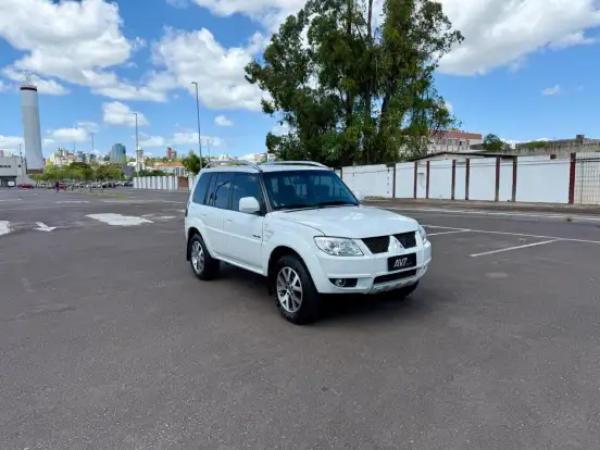 MITSUBISHI-PAJERO TR4-2.0 4X4 16V 140CV FLEX 4P AUTOMÁTICO MITSUBISHI-PAJERO TR4-2013