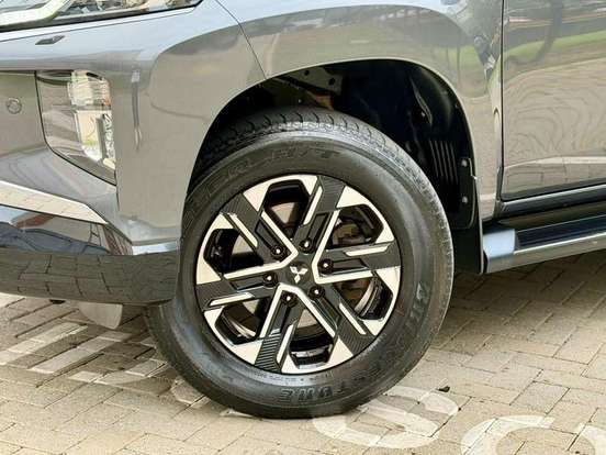 MITSUBISHI-TRITON-2.4 BITURBO DIESEL CD HPE-S 4X4 AUTOMÁTICO MITSUBISHI-TRITON-2024