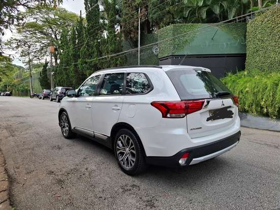 MITSUBISHI-OUTLANDER-2015
