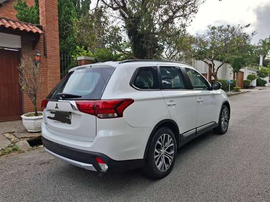 MITSUBISHI-OUTLANDER-2015