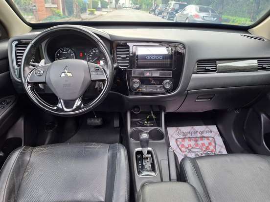 MITSUBISHI-OUTLANDER-2015