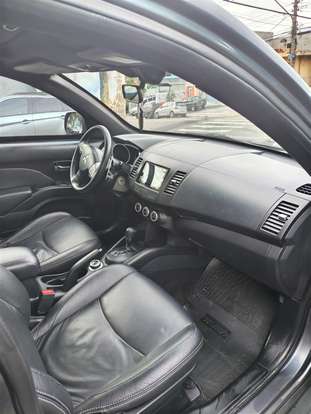MITSUBISHI-OUTLANDER-2009