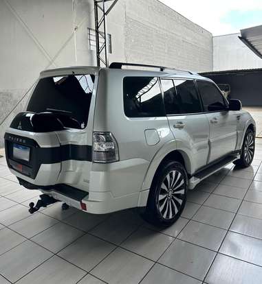MITSUBISHI-PAJERO-2018