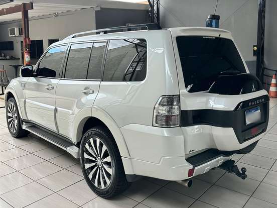 MITSUBISHI-PAJERO-3.2 HPE 4X4 7 LUGARES 16V TURBO INTERCOOLER DIESEL 4P AUTOMÁTICO MITSUBISHI-PAJERO-2018