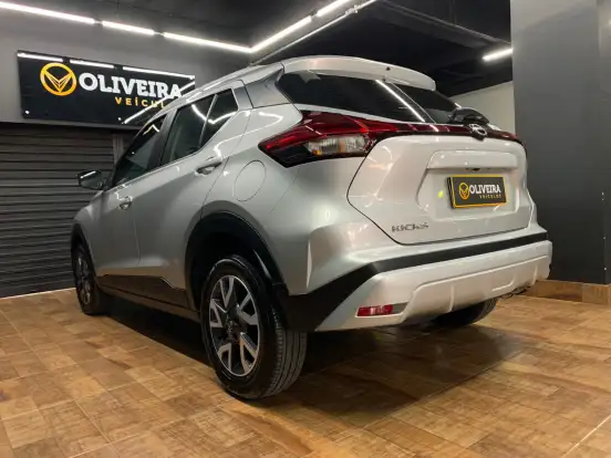 NISSAN-KICKS-2023