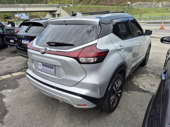 NISSAN-KICKS-2023