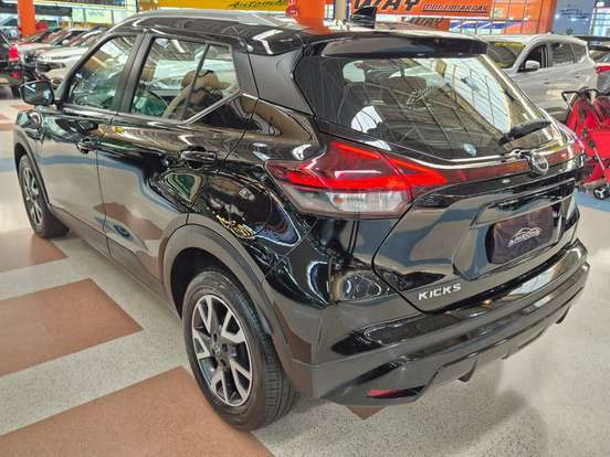 NISSAN-KICKS-2023