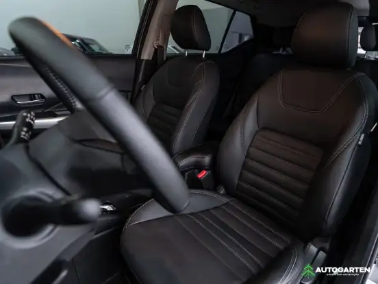 NISSAN-KICKS PLAY-2025