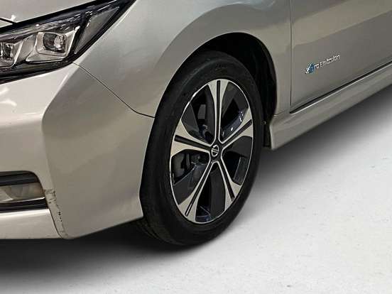 NISSAN-LEAF-2022