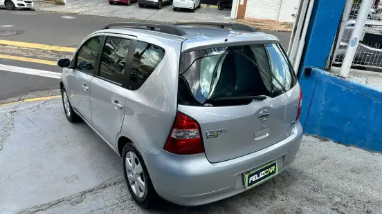 NISSAN-LIVINA-1.8 SL 16V FLEX 4P AUTOMÁTICO NISSAN-LIVINA-2011
