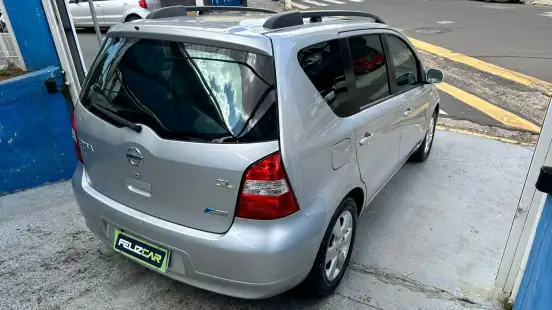 NISSAN-LIVINA-1.8 SL 16V FLEX 4P AUTOMÁTICO NISSAN-LIVINA-2011