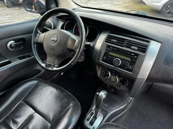 NISSAN-LIVINA-1.8 SL 16V FLEX 4P AUTOMÁTICO NISSAN-LIVINA-2010