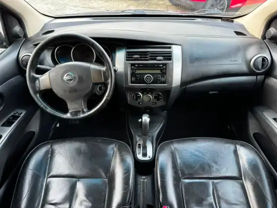 NISSAN-LIVINA-1.8 SL 16V FLEX 4P AUTOMÁTICO NISSAN-LIVINA-2010