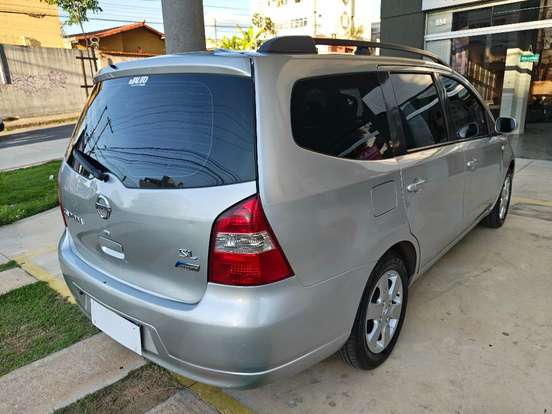 NISSAN-LIVINA-2011