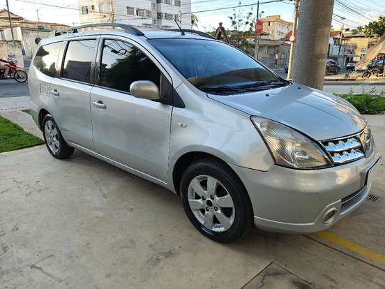 NISSAN-LIVINA-2011