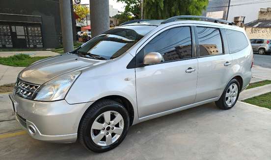 NISSAN-LIVINA-2011
