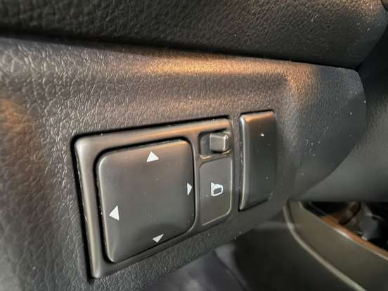 NISSAN-LIVINA-2011