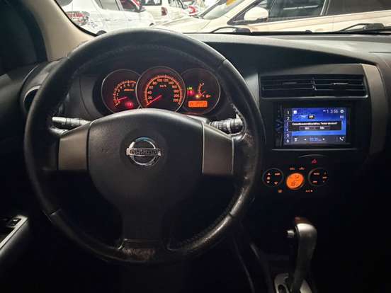 NISSAN-LIVINA-2011