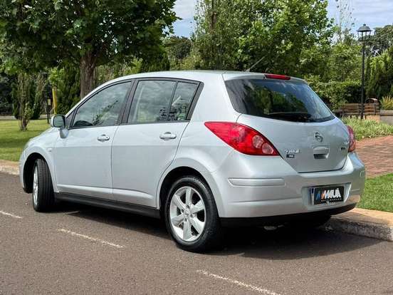 NISSAN-TIIDA-2011