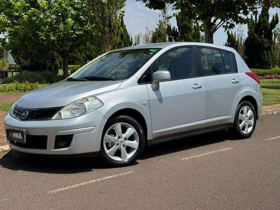 NISSAN-TIIDA-2011