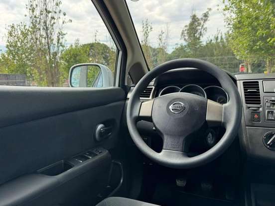 NISSAN-TIIDA-2011